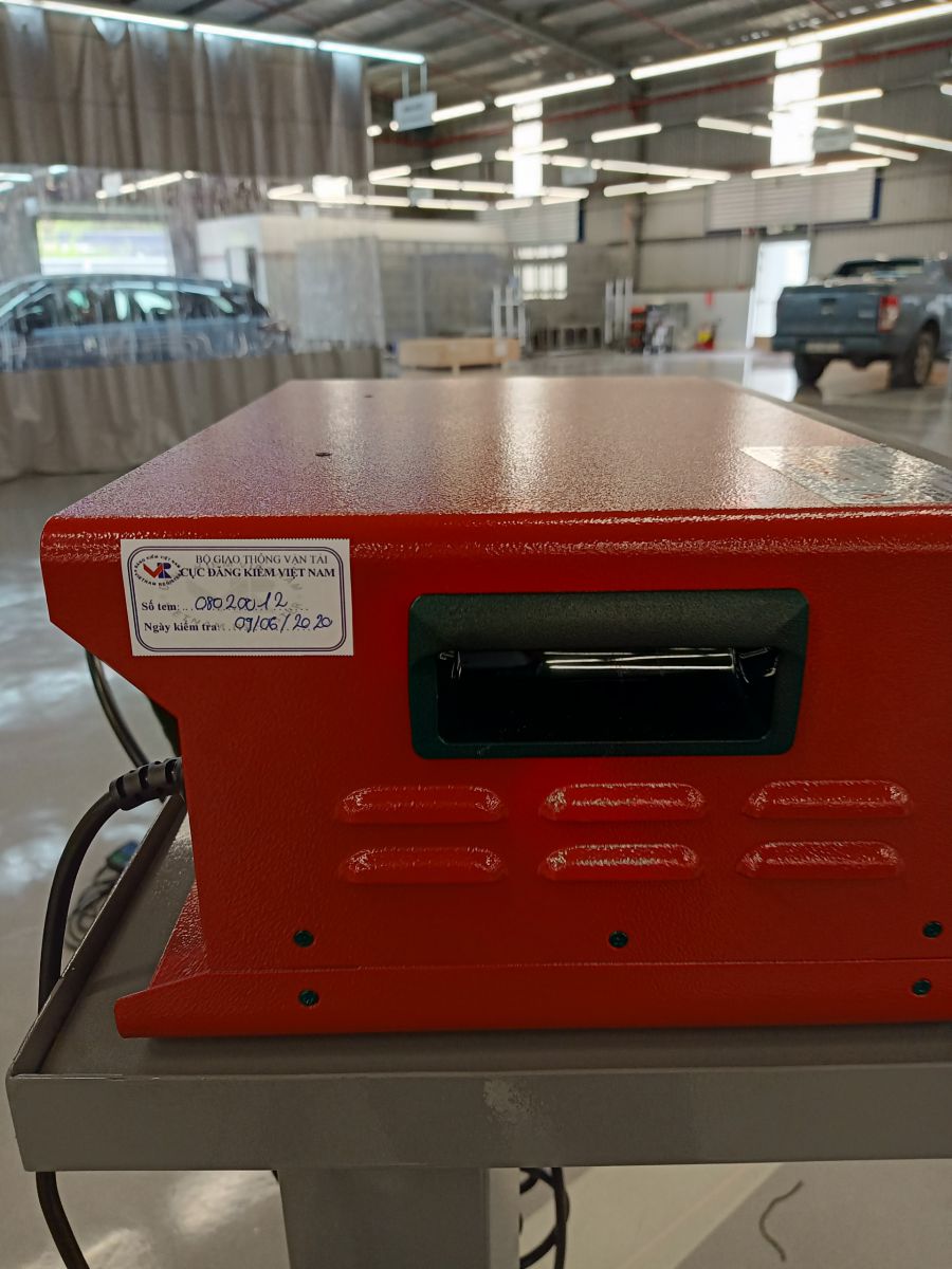 Thiết bị kiểm tra khí thải động cơ xăng 5 khí Qrotech QRO-402